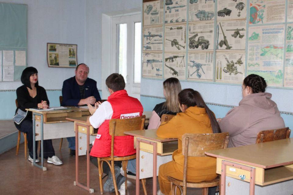Роман Конев: В Горловке активно реализуется партийный проект Единой России «Чистая страна» Роман Конев: В Горловке активно реализуется партийный проект Единой России «Чистая страна»