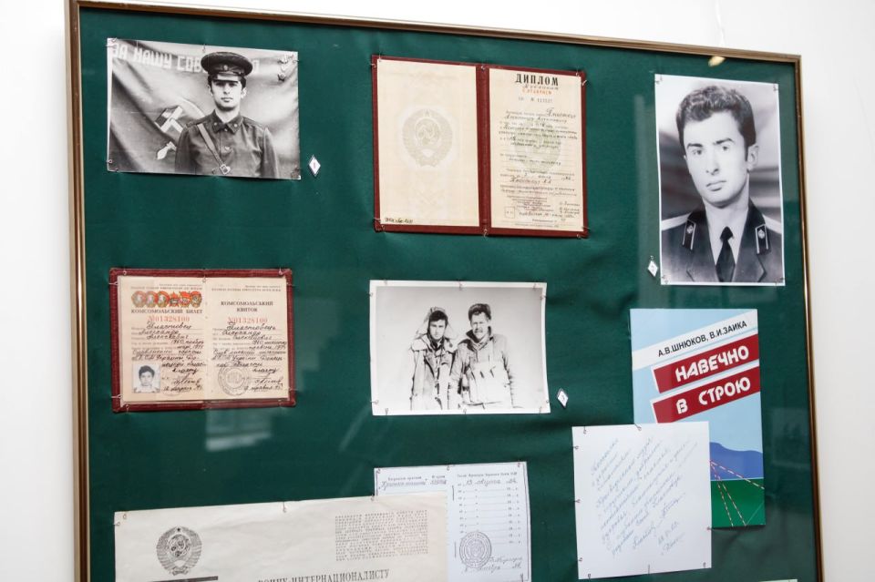 В Донецком республиканском краеведческом музее состоялось открытие выставки «Наследие защиты: Донецкое военно-политическое училище» В Донецком республиканском краеведческом музее состоялось открытие выставки «Наследие защиты: Донецкое военно-политическое училище»