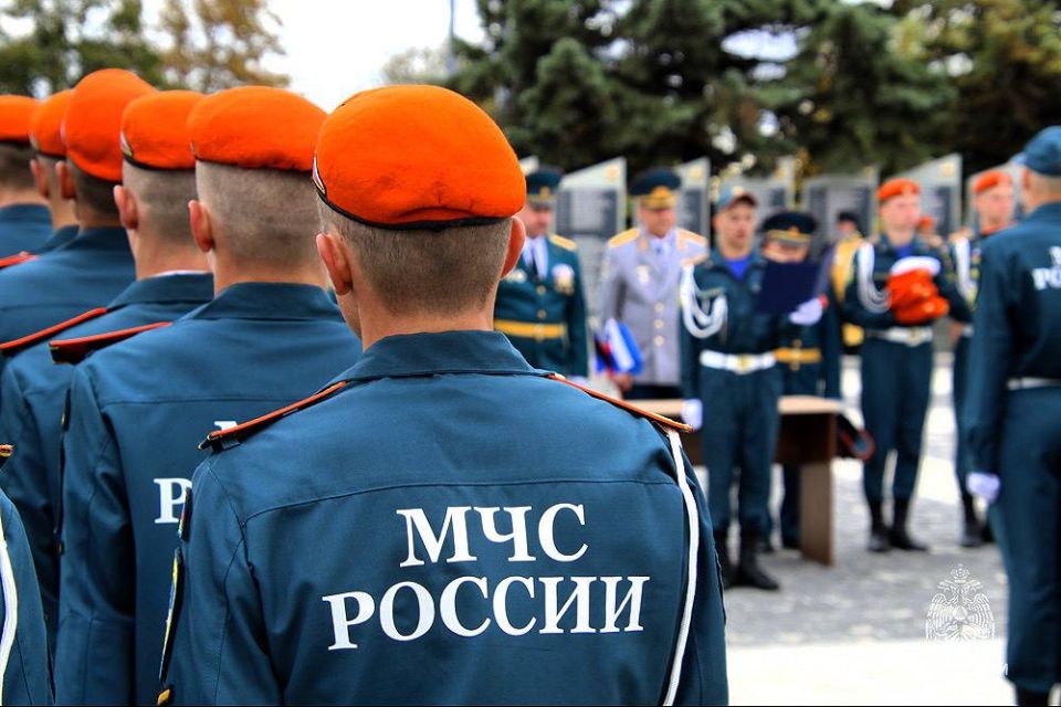 Службе — присягаем, долг — исполняем: курсанты-спасатели первого курса Донецкого института ГПС МЧС России дали клятву на верность Отечеству Службе — присягаем, долг — исполняем: курсанты-спасатели первого курса Донецкого института ГПС МЧС России дали клятву на верность Отечеству