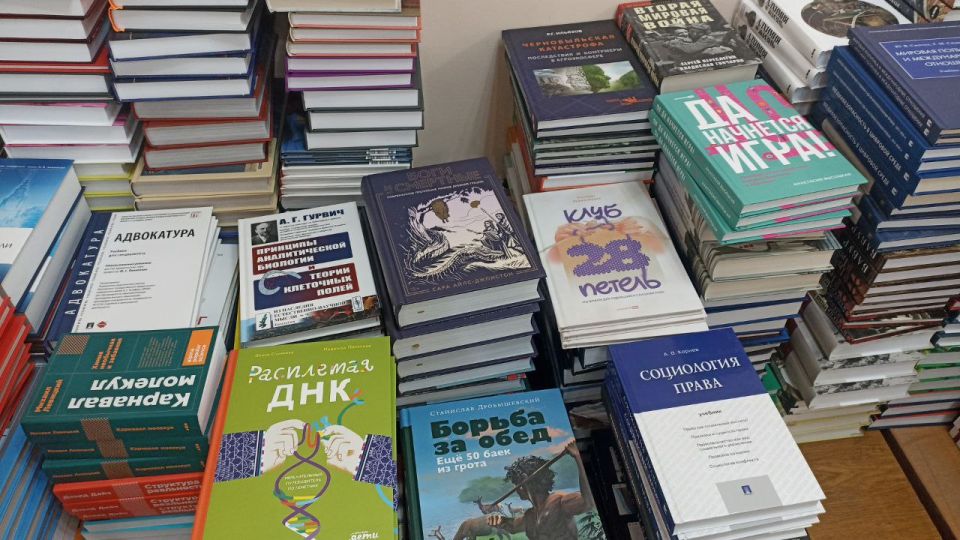 Библиотеки ДНР получат свыше 66 000 новых книг!