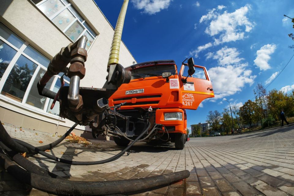 Петербург продолжает обеспечивать Мариуполь водой Петербург продолжает обеспечивать Мариуполь водой