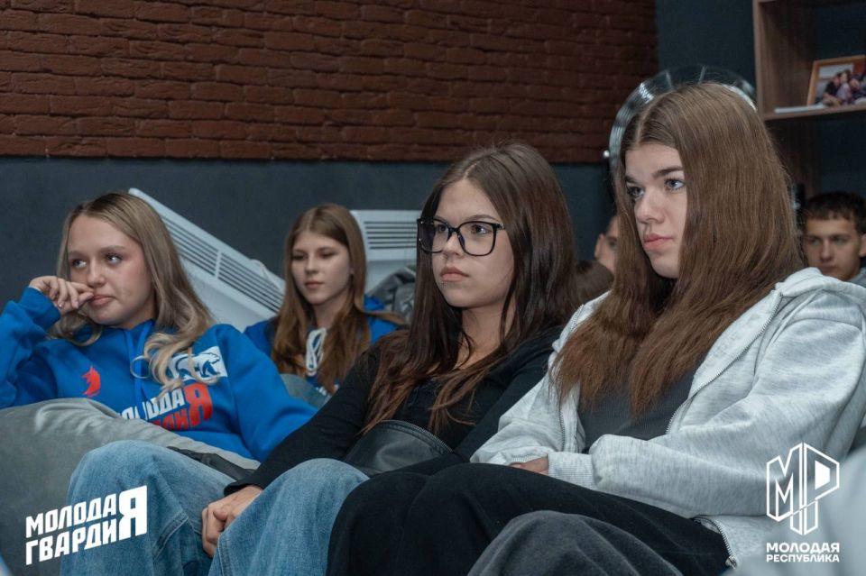 В Донецке прошёл показ документального фильма проекта «WarGonzo» В Донецке прошёл показ документального фильма проекта «WarGonzo»