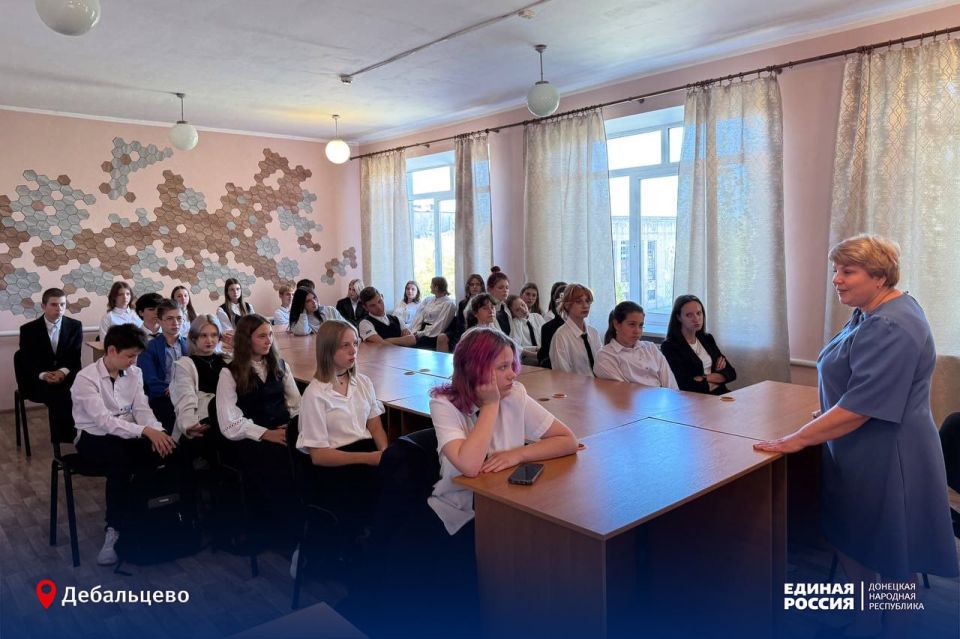 По партпроекту Единой России «Выбирай своё» в школе Дебальцево прошло мероприятие «Азы предпринимательства» По партпроекту Единой России «Выбирай своё» в школе Дебальцево прошло мероприятие «Азы предпринимательства»