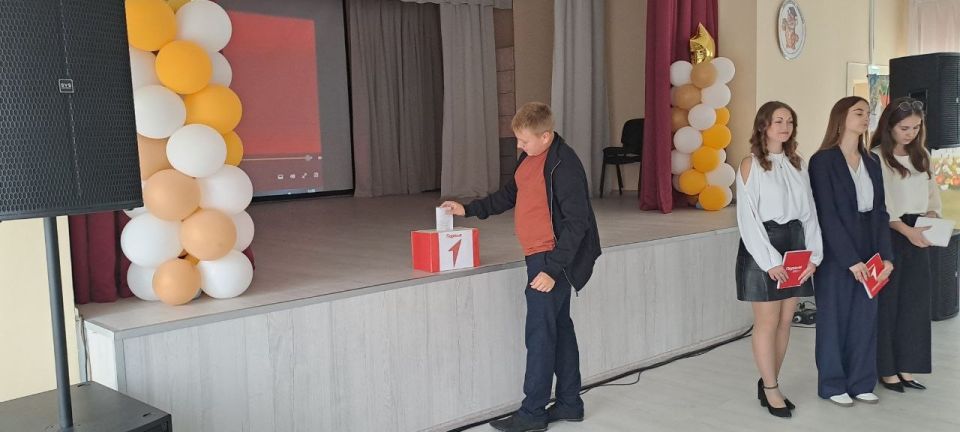 В ГБОУ "Светлодарский УВК" прошли выборы председателя первичной ячейки Движения Первых В ГБОУ "Светлодарский УВК" прошли выборы председателя первичной ячейки Движения Первых