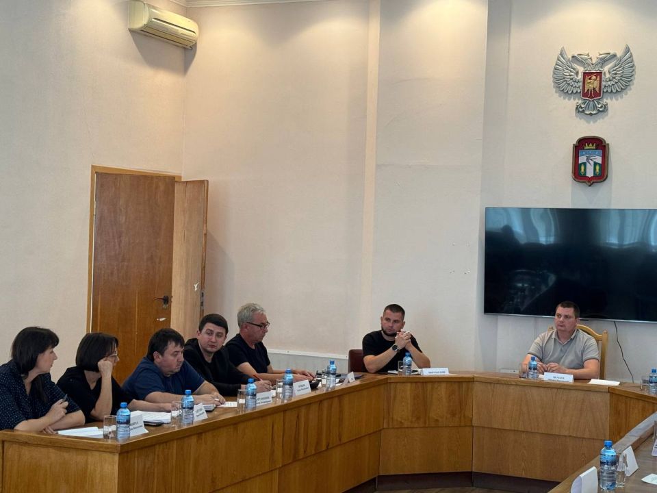 Председатель Тельмановского муниципального совета Дмитрий Липчанский принял участие в заседании штаба по вопросам здравоохранения, на котором обсудили ключевые аспекты обеспечения населения качественной медицинской помощью... Председатель Тельмановского муниципального совета Дмитрий Липчанский принял участие в заседании штаба по вопросам здравоохранения, на котором обсудили ключевые аспекты обеспечения населения качественной медицинской помощью...