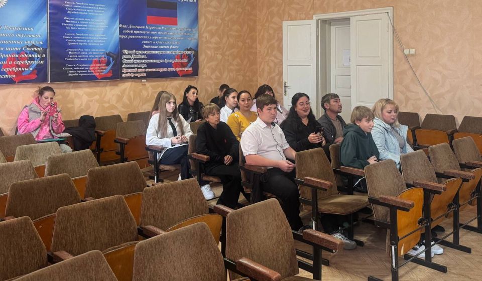 В Снежном прошло торжественное вручение паспортов В Снежном прошло торжественное вручение паспортов