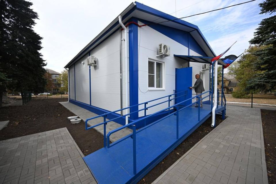 Фельдшерско-акушерский пункт в селе Новозарьевка Старобешевского округа, открывшийся 1 сентября, посетили уже более 500 человек Фельдшерско-акушерский пункт в селе Новозарьевка Старобешевского округа, открывшийся 1 сентября, посетили уже более 500 человек