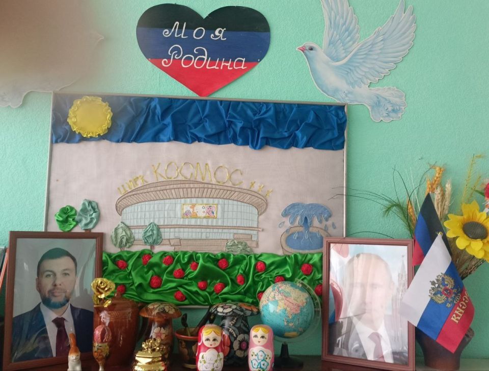 Наталья Бегуненко: В преддверии Дня воссоединения Донецкой Народной Республики с Российской Федерацией образовательные учреждения района украсили свои учреждения тематическими выставками детского творчества Наталья Бегуненко: В преддверии Дня воссоединения Донецкой Народной Республики с Российской Федерацией образовательные учреждения района украсили свои учреждения тематическими выставками детского творчества