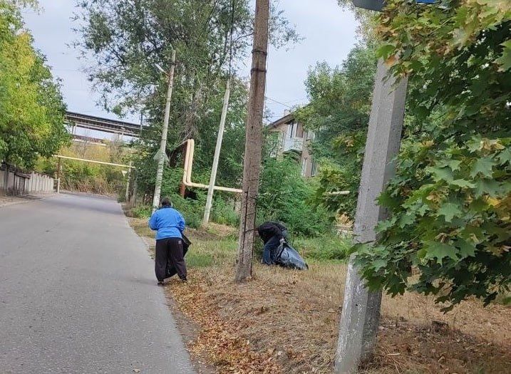 Сегодня, 26 сентября, с целью приведения территории в надлежащее санитарное состояние силами МУП АГМ «Коммунальник-15» проведены работы по сбору видимого мусора по ул. Кирова, ул. Глинки, ул. Папанина, ул.Чудская Сегодня, 26 сентября, с целью приведения территории в надлежащее санитарное состояние силами МУП АГМ «Коммунальник-15» проведены работы по сбору видимого мусора по ул. Кирова, ул. Глинки, ул. Папанина, ул.Чудская