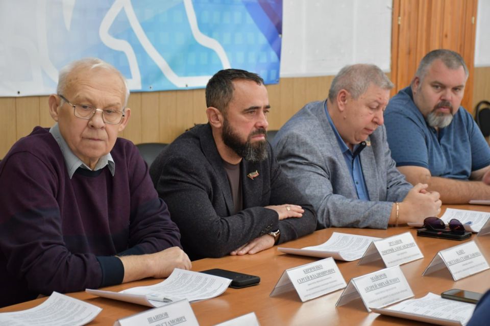 Заседание Дебальцевского городского совета Донецкой Народной Республики первого созыва Заседание Дебальцевского городского совета Донецкой Народной Республики первого созыва