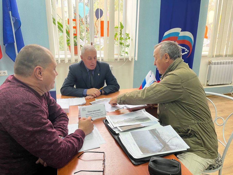 Сегодня врип главы Харцызского муниципального округа Евгений Поплавский провел прием граждан в общественной приемной партии «Единая Россия» Сегодня врип главы Харцызского муниципального округа Евгений Поплавский провел прием граждан в общественной приемной партии «Единая Россия»