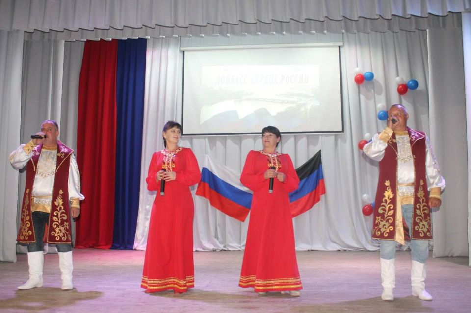 В рамках «Дня партии», и реализации партийных проектов «Историческая память» и «Культура малой Родины» в Мангуше прошли памятные мероприятия, посвященные Дню воссоединения Донецкой Народной Республики с Российской Федерацией В рамках «Дня партии», и реализации партийных проектов «Историческая память» и «Культура малой Родины» в Мангуше прошли памятные мероприятия, посвященные Дню воссоединения Донецкой Народной Республики с Российской Федерацией