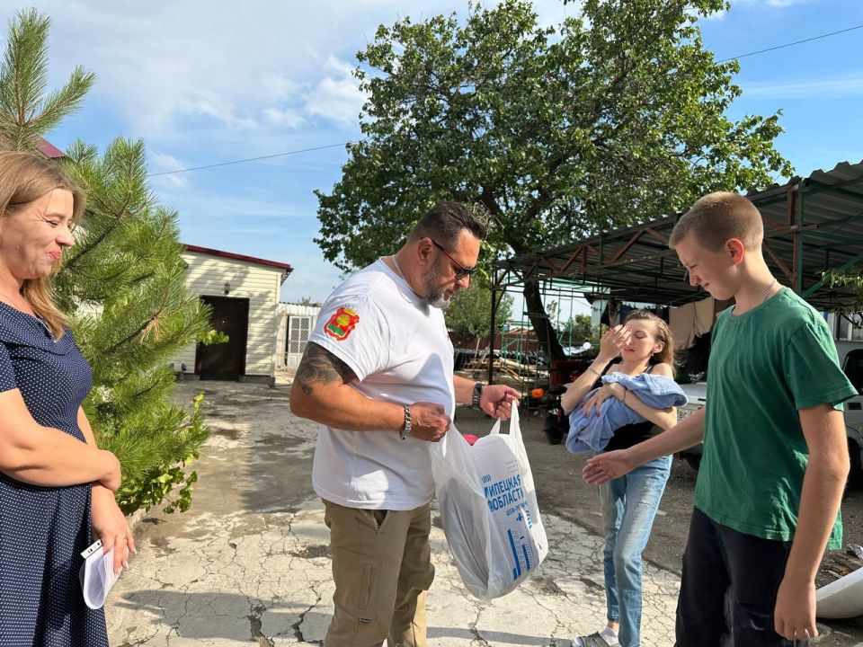 Сегодня в нашем округе прошла трогательная акция «Добрые дела для детей сирот»посвящённая поддержке детей-сирот и детей, оставшихся без попечения родителей Сегодня в нашем округе прошла трогательная акция «Добрые дела для детей сирот»посвящённая поддержке детей-сирот и детей, оставшихся без попечения родителей