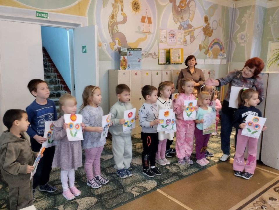 В детских садах Ждановки прошли праздничные мероприятия, посвящённые Дню воспитателя и всех дошкольных работников В детских садах Ждановки прошли праздничные мероприятия, посвящённые Дню воспитателя и всех дошкольных работников