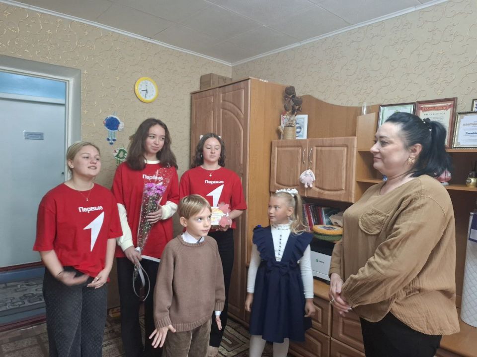 Школьники Ждановки выражают благодарность работникам детских садов Школьники Ждановки выражают благодарность работникам детских садов