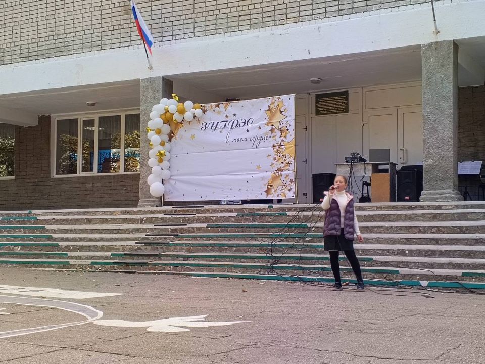Сегодня, в честь праздника Дня города Зугрэса 27 сентября, состоялась концертно-развлекательная программа, в которой приняли участие учащиеся и преподаватели МБУДО "ЗДШИ" при взаимодействии с коллективами ГБОУ "СШ 17 г.о.... Сегодня, в честь праздника Дня города Зугрэса 27 сентября, состоялась концертно-развлекательная программа, в которой приняли участие учащиеся и преподаватели МБУДО "ЗДШИ" при взаимодействии с коллективами ГБОУ "СШ 17 г.о....