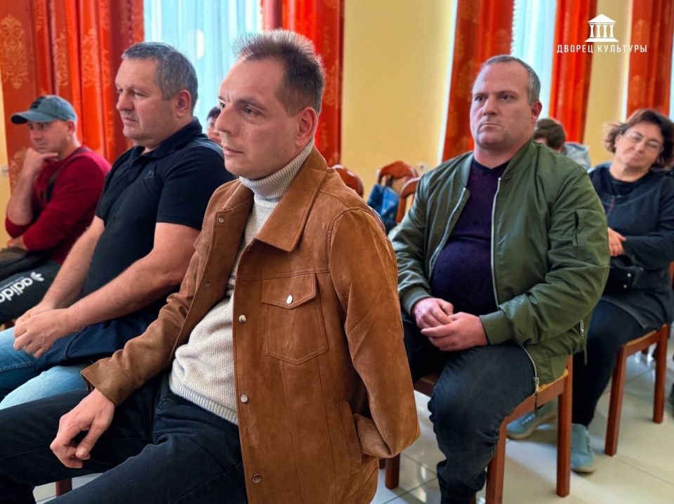 26 сентября в Харцызском городском Дворце культуры совместно с филиалом фонда «Защитники Отечества» состоялась встреча с Донецким региональным отделением Всероссийской общественной молодежной организации «Всероссийский... 26 сентября в Харцызском городском Дворце культуры совместно с филиалом фонда «Защитники Отечества» состоялась встреча с Донецким региональным отделением Всероссийской общественной молодежной организации «Всероссийский...