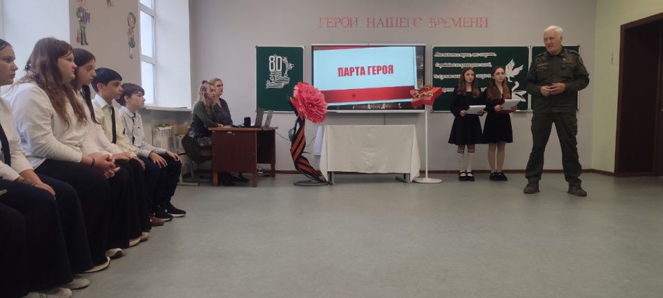 В рамках проекта «Новая школа» заместитель председателя #Комитет_по_образованию_науке_культуре_и_делам_общественных_организаций Андрей Бедило (фракция «Единая Россия») принял участи в открытии «Парты Героя» в школе №15... В рамках проекта «Новая школа» заместитель председателя #Комитет_по_образованию_науке_культуре_и_делам_общественных_организаций Андрей Бедило (фракция «Единая Россия») принял участи в открытии «Парты Героя» в школе №15...