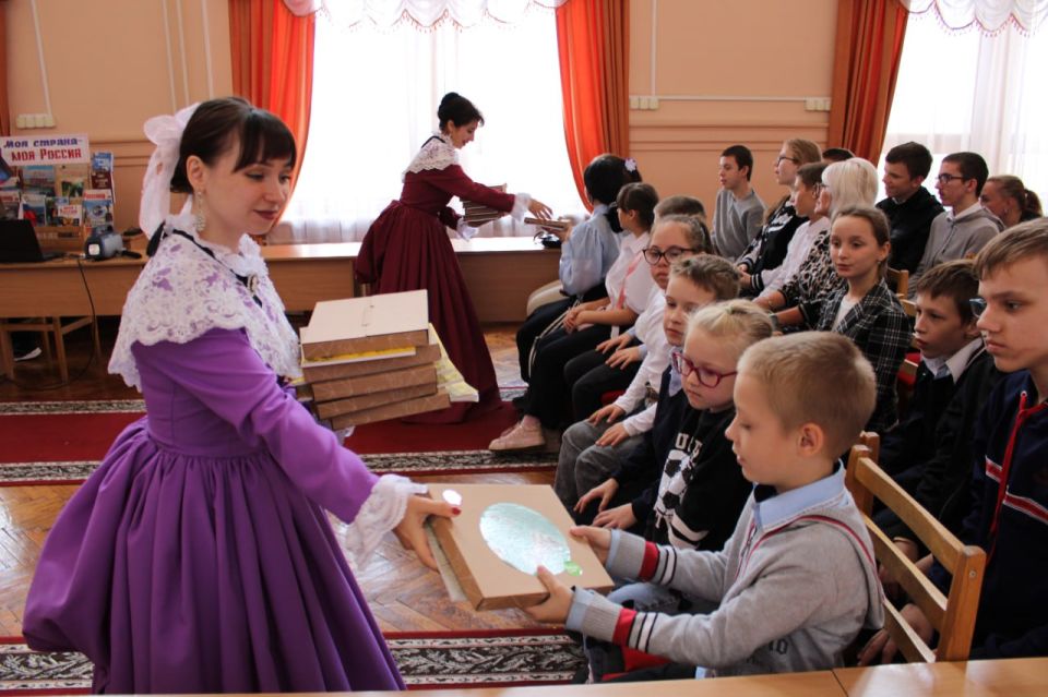 Театр книги для ребят из школ-интернатов в Донецкой республиканской библиотеке для детей имени С.М. Кирова Театр книги для ребят из школ-интернатов в Донецкой республиканской библиотеке для детей имени С.М. Кирова