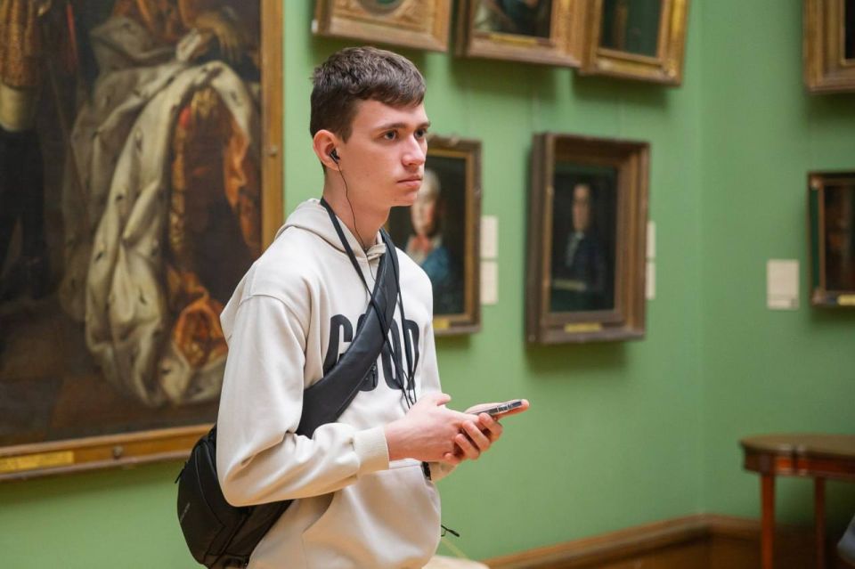 В Москве завершилась программа для ребят из Шахтерского колледжа кино В Москве завершилась программа для ребят из Шахтерского колледжа кино