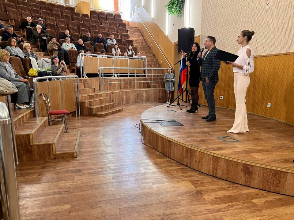 В преддверии Международного дня глухих, 26 сентября, в Центре славянской культуры прошёл праздничный концерт и торжественное собрание Донецкого регионального отделения Всероссийского общества глухих В преддверии Международного дня глухих, 26 сентября, в Центре славянской культуры прошёл праздничный концерт и торжественное собрание Донецкого регионального отделения Всероссийского общества глухих