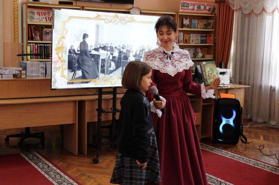 Театр книги для ребят из школ-интернатов в Донецкой республиканской библиотеке для детей имени С.М. Кирова Театр книги для ребят из школ-интернатов в Донецкой республиканской библиотеке для детей имени С.М. Кирова