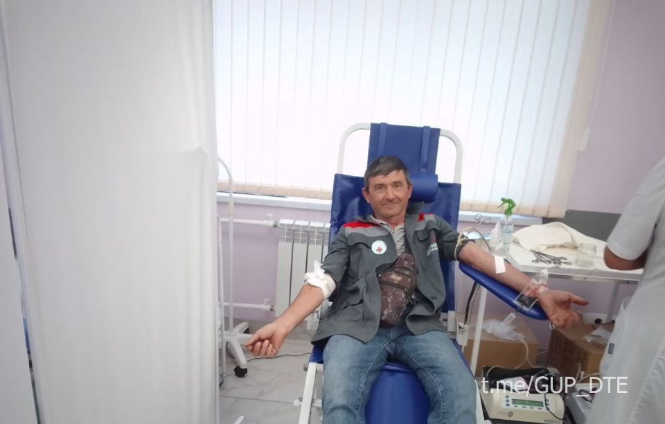 ДЕНЬ ДОНОРА В НОВОАЗОВСКЕ. Их вклад — это шанс на спасение жизней для тех, кто нуждается в переливании крови ДЕНЬ ДОНОРА В НОВОАЗОВСКЕ. Их вклад — это шанс на спасение жизней для тех, кто нуждается в переливании крови