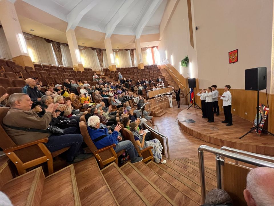 В преддверии Международного дня глухих, 26 сентября, в Центре славянской культуры прошёл праздничный концерт и торжественное собрание Донецкого регионального отделения Всероссийского общества глухих В преддверии Международного дня глухих, 26 сентября, в Центре славянской культуры прошёл праздничный концерт и торжественное собрание Донецкого регионального отделения Всероссийского общества глухих