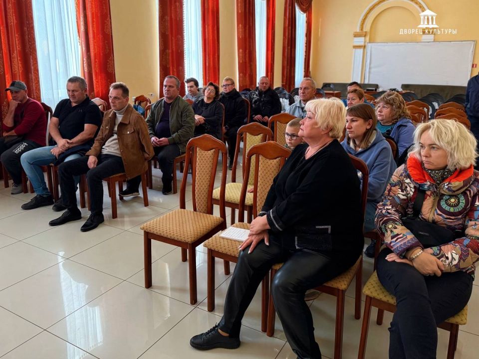26 сентября в Харцызском городском Дворце культуры совместно с филиалом фонда «Защитники Отечества» состоялась встреча с Донецким региональным отделением Всероссийской общественной молодежной организации «Всероссийский... 26 сентября в Харцызском городском Дворце культуры совместно с филиалом фонда «Защитники Отечества» состоялась встреча с Донецким региональным отделением Всероссийской общественной молодежной организации «Всероссийский...