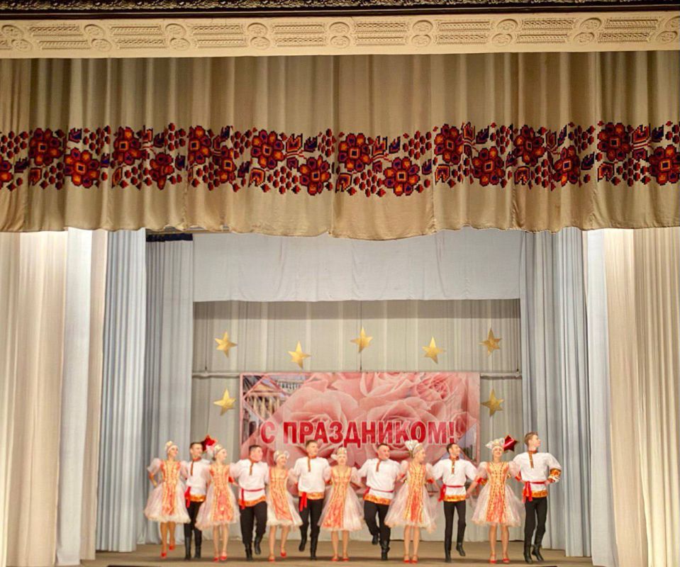 Праздничный концерт в Зугрэсе Праздничный концерт в Зугрэсе