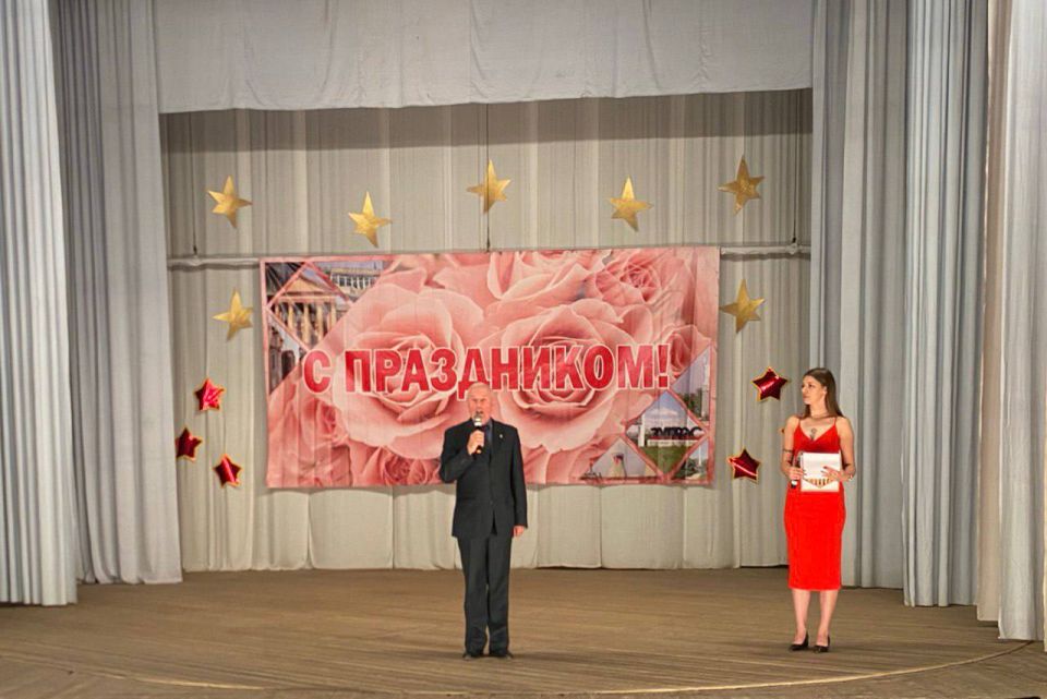 Праздничный концерт в Зугрэсе Праздничный концерт в Зугрэсе