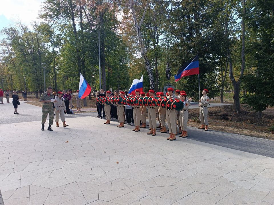 Волновахский округ стал свидетелем важного события: юнармейцы принесли свою первую присягу у мемориала, увековечившего подвиг советского народа в годы Великой Отечественной войны Волновахский округ стал свидетелем важного события: юнармейцы принесли свою первую присягу у мемориала, увековечившего подвиг советского народа в годы Великой Отечественной войны
