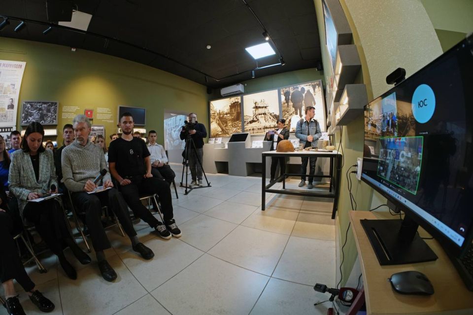 Телемост «Вместе мы – Россия» связал Петербург и Мариуполь в день исторического воссоединения Телемост «Вместе мы – Россия» связал Петербург и Мариуполь в день исторического воссоединения