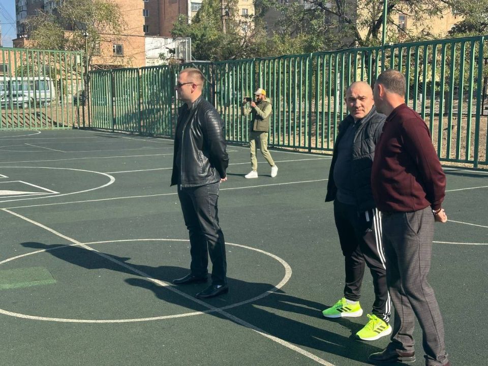 День города Зугрэса. На стадионе МБУ ДО СШ «Энергетик» в честь празднования Дня города Зугрэса прошел турнир по мини футболу! В качестве почётных гостей на соревнованиях присутствовали первый заместитель главы муниципального... День города Зугрэса. На стадионе МБУ ДО СШ «Энергетик» в честь празднования Дня города Зугрэса прошел турнир по мини футболу! В качестве почётных гостей на соревнованиях присутствовали первый заместитель главы муниципального...