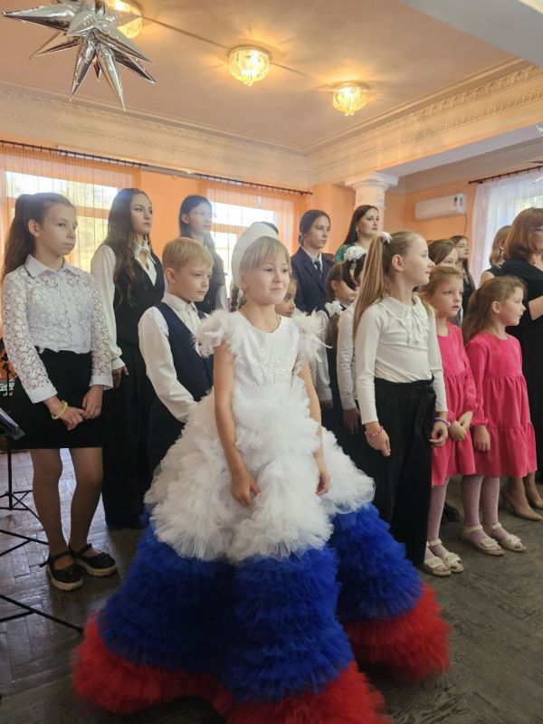 И сладко песнь в честь Родины поётся И сладко песнь в честь Родины поётся