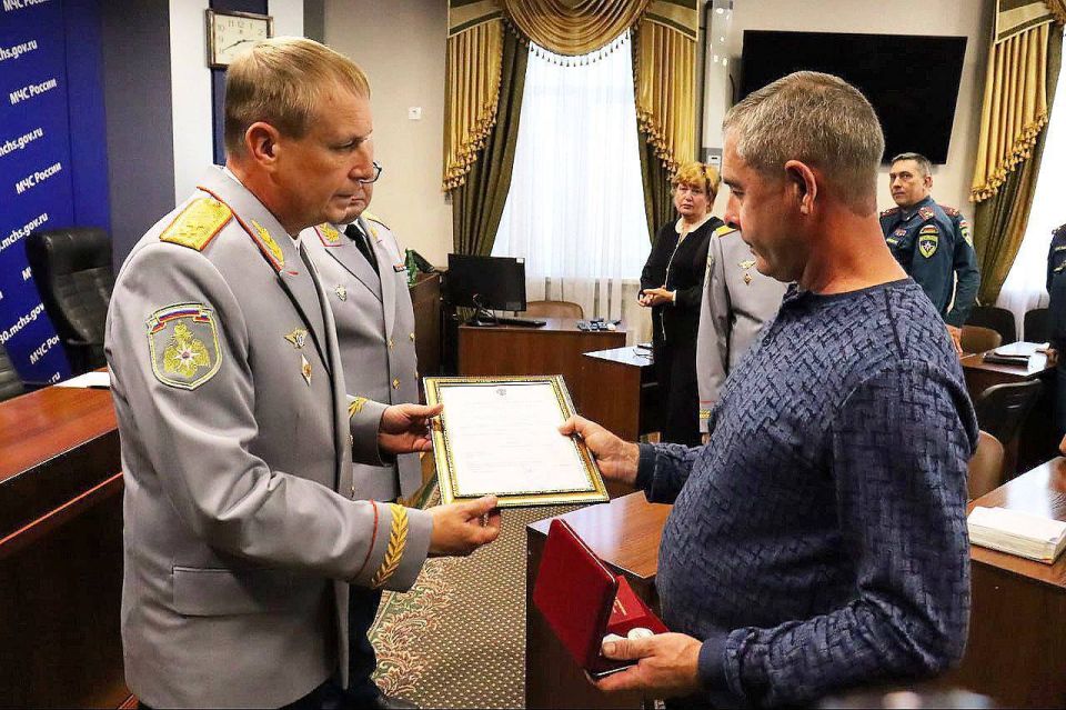 Заместитель главы МЧС России Алексей Кострубицкий с рабочим визитом посетил Донецкую Народную Республику Заместитель главы МЧС России Алексей Кострубицкий с рабочим визитом посетил Донецкую Народную Республику