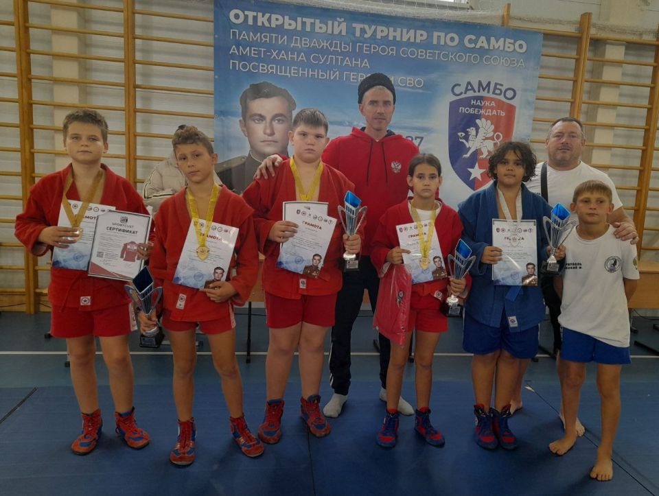 Сегодня 27 сентября 2025г. в городе Алупка прошёл Открытый турнир по самбо,"Памяти дважды Героя Советского Союза Амет-Хана Султана",посвящнным героям СВО, среди юношей и девушек 2013-2014 гг.р Сегодня 27 сентября 2025г. в городе Алупка прошёл Открытый турнир по самбо,"Памяти дважды Героя Советского Союза Амет-Хана Султана",посвящнным героям СВО, среди юношей и девушек 2013-2014 гг.р