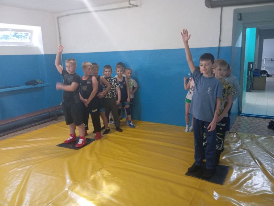 Спортивные эстафеты. 26 и 27 сентября в спортивной школе городского округа Енакиево с обучающимися отделения вольной борьбы проведены спортивные эстафеты «Одна страна, одна семья», приуроченные ко Дню воссоединения Донецкой... Спортивные эстафеты. 26 и 27 сентября в спортивной школе городского округа Енакиево с обучающимися отделения вольной борьбы проведены спортивные эстафеты «Одна страна, одна семья», приуроченные ко Дню воссоединения Донецкой...