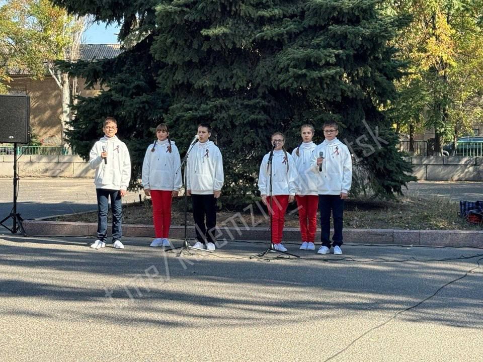 В Донецке ко Дню воссоединения ДНР с Россией выступили творческие коллективы В Донецке ко Дню воссоединения ДНР с Россией выступили творческие коллективы