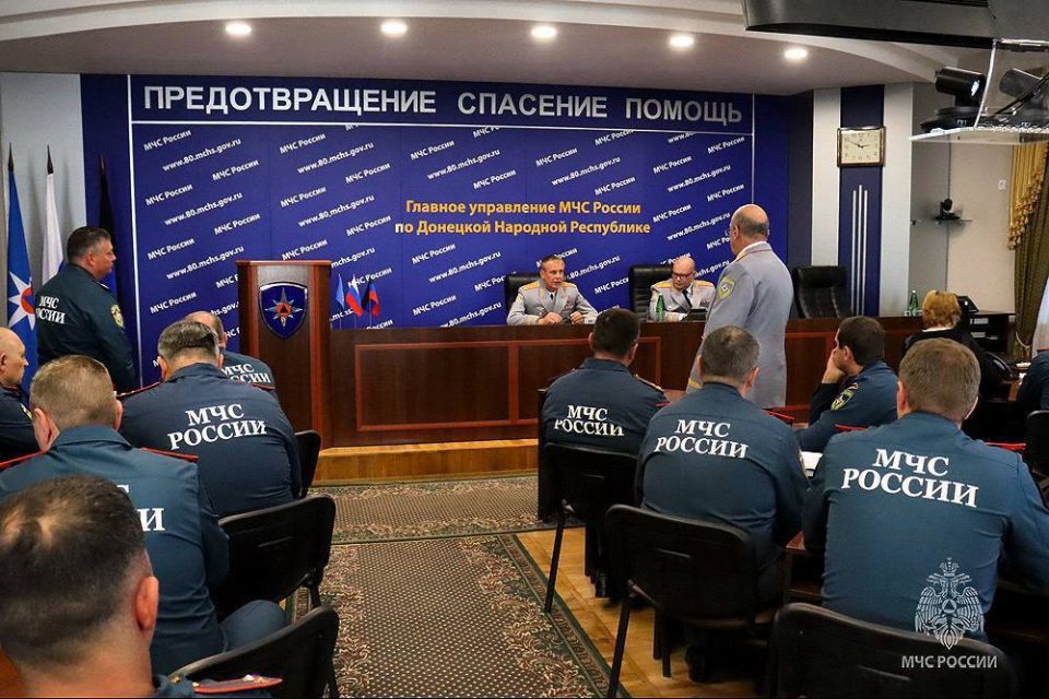 Заместитель главы МЧС России Алексей Кострубицкий с рабочим визитом посетил Донецкую Народную Республику Заместитель главы МЧС России Алексей Кострубицкий с рабочим визитом посетил Донецкую Народную Республику
