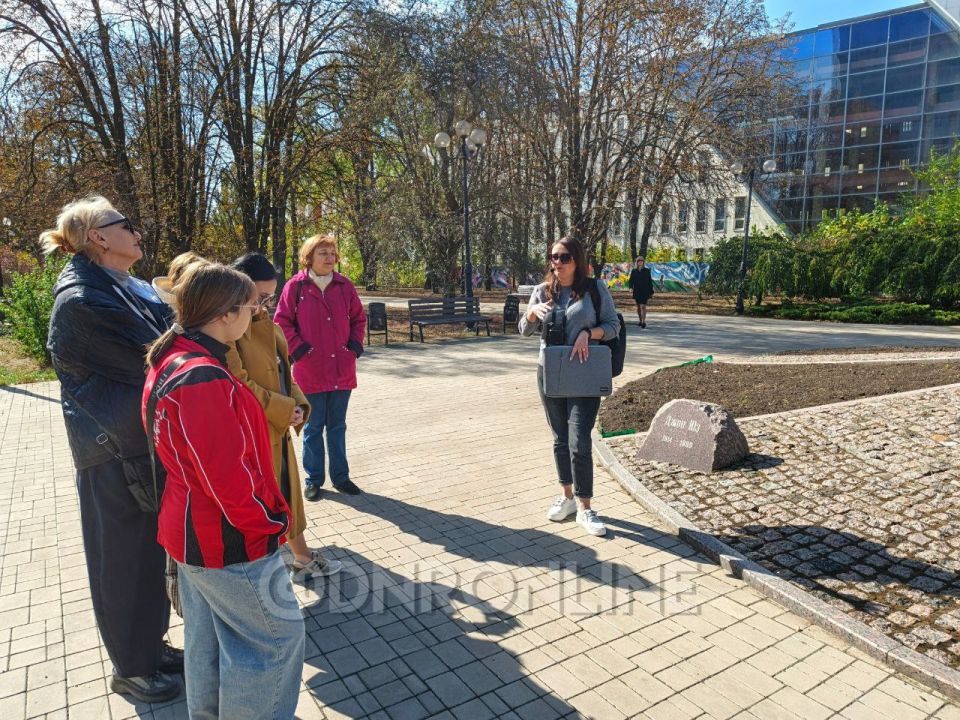 В столице ДНР к Всемирному дню туризма прошла премьера авторской экскурсии В столице ДНР к Всемирному дню туризма прошла премьера авторской экскурсии