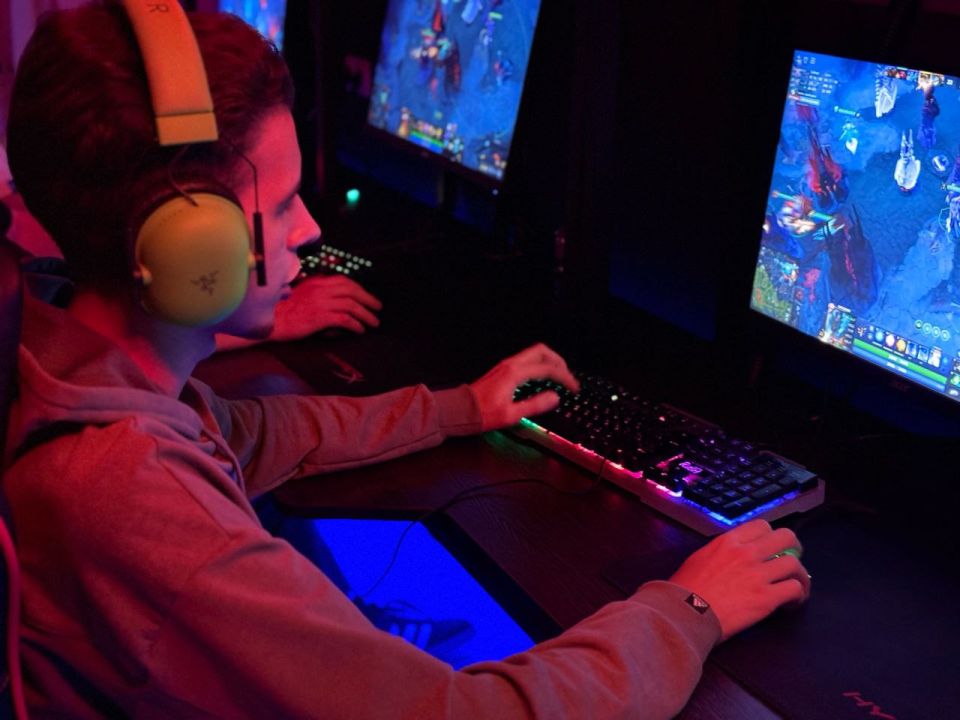  :           (Dota2)