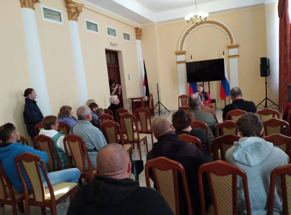В Харцызске для семей защитников Родины провели мастер-класс по пожарной безопасности В Харцызске для семей защитников Родины провели мастер-класс по пожарной безопасности