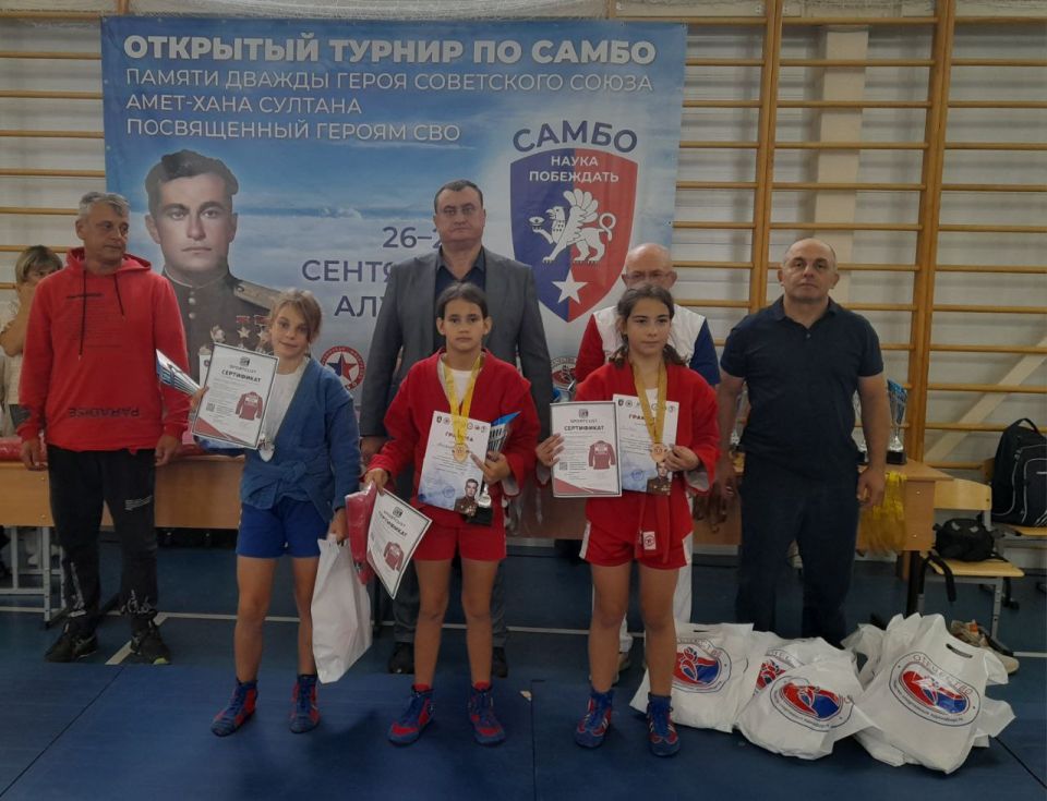 Сегодня 27 сентября 2025г. в городе Алупка прошёл Открытый турнир по самбо,"Памяти дважды Героя Советского Союза Амет-Хана Султана",посвящнным героям СВО, среди юношей и девушек 2013-2014 гг.р Сегодня 27 сентября 2025г. в городе Алупка прошёл Открытый турнир по самбо,"Памяти дважды Героя Советского Союза Амет-Хана Султана",посвящнным героям СВО, среди юношей и девушек 2013-2014 гг.р