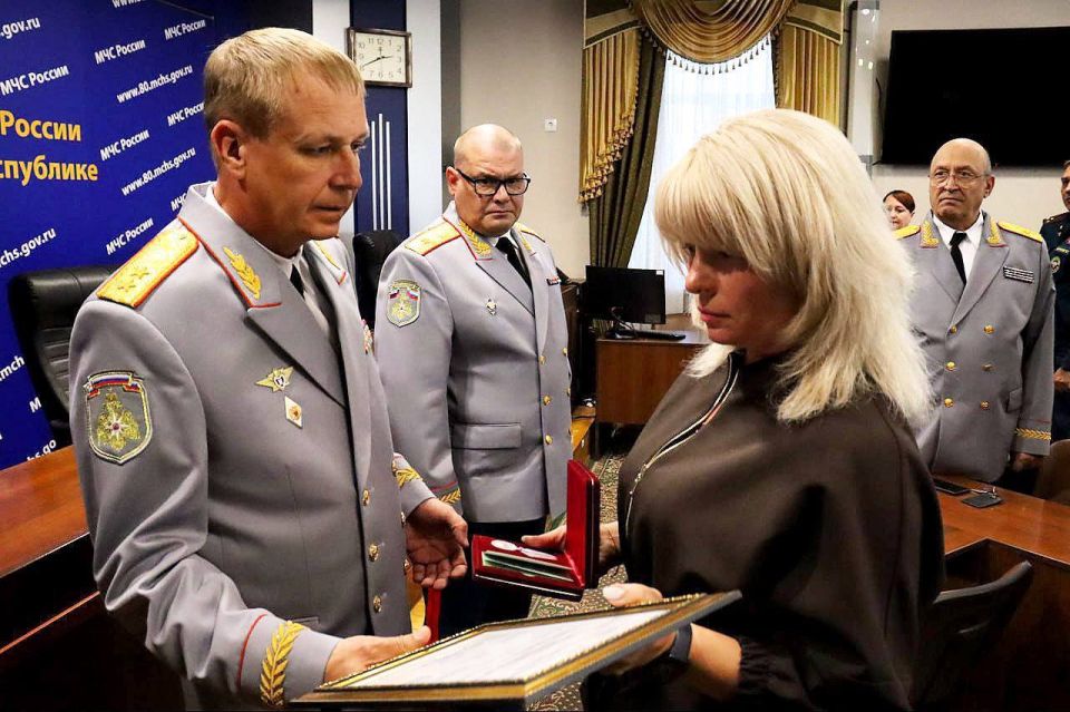 Заместитель главы МЧС России Алексей Кострубицкий с рабочим визитом посетил Донецкую Народную Республику Заместитель главы МЧС России Алексей Кострубицкий с рабочим визитом посетил Донецкую Народную Республику