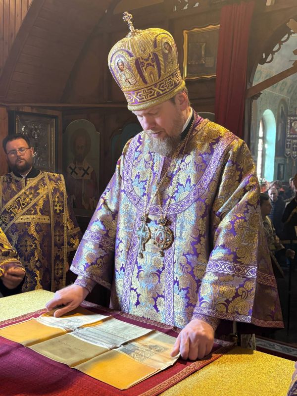 Митрополит Владимир совершил Божественную литургию в Свято-Николаевском храме Новоазовска Митрополит Владимир совершил Божественную литургию в Свято-Николаевском храме Новоазовска