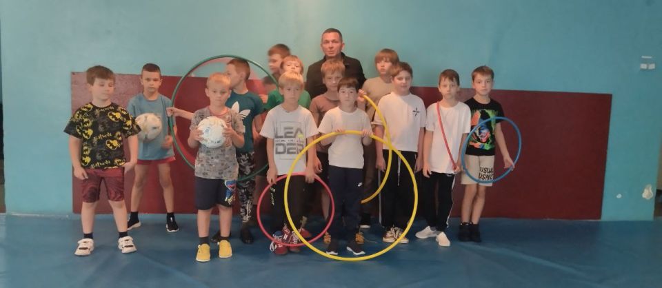 Спортивные эстафеты. 26 и 27 сентября в спортивной школе городского округа Енакиево с обучающимися отделения вольной борьбы проведены спортивные эстафеты «Одна страна, одна семья», приуроченные ко Дню воссоединения Донецкой... Спортивные эстафеты. 26 и 27 сентября в спортивной школе городского округа Енакиево с обучающимися отделения вольной борьбы проведены спортивные эстафеты «Одна страна, одна семья», приуроченные ко Дню воссоединения Донецкой...