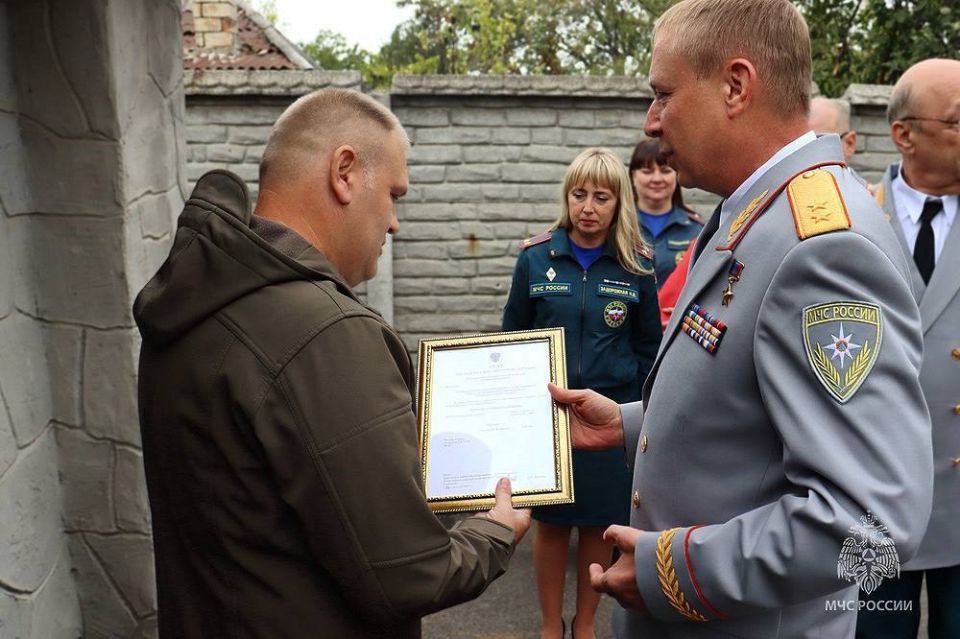 Заместитель главы МЧС России Алексей Кострубицкий с рабочим визитом посетил Донецкую Народную Республику Заместитель главы МЧС России Алексей Кострубицкий с рабочим визитом посетил Донецкую Народную Республику