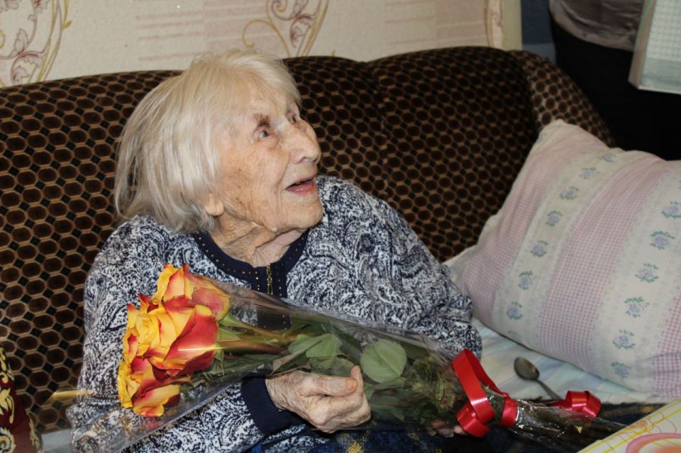 Иван Приходько: В Горловке поздравили долгожительницу со 105-летним юбилеем Иван Приходько: В Горловке поздравили долгожительницу со 105-летним юбилеем