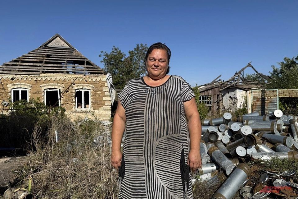 «Мэр» на руинах. Единственный житель разрушенной Марьинки готовится к зиме «Мэр» на руинах. Единственный житель разрушенной Марьинки готовится к зиме